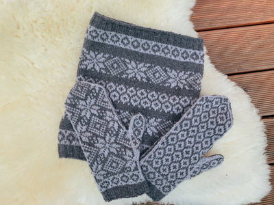 Strickanleitungen: Fäustlinge und Loop-Schal