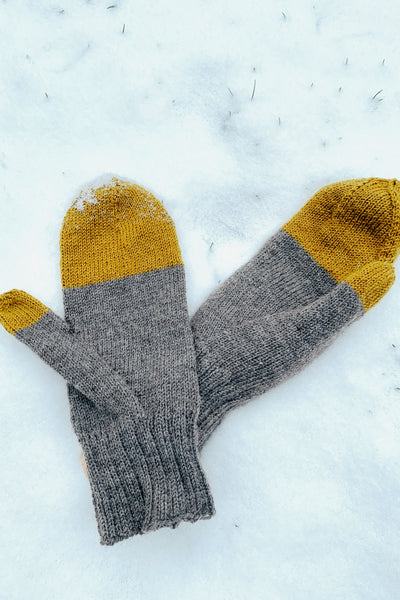 Mona – Strickanleitung Fäustlinge mit Daumen von sockshype.com 