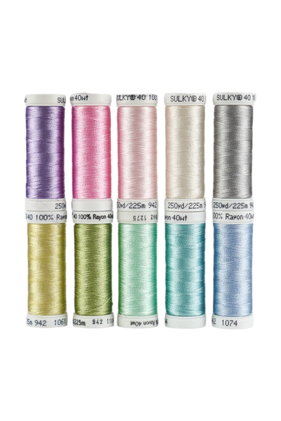 Tien SULKY Rayon 40 Snap-spoeltjes uit de BLOSSOM-set in pastelkleuren