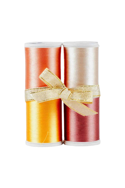 Vier SULKY Rayon 40 Garnspulen des Sets Little Beauty mit dekorativer Schleife