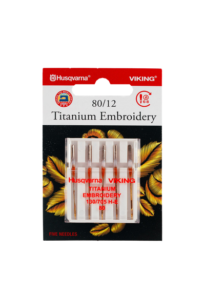 Husqvarna VIKING Titanium Sticknadeln in vollständiger Produktansicht, aufgehellt und sauber freigestellt mit transparenter Euroloch-Aussparung
