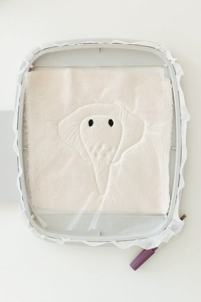 Mit der Stickmaschine die Stickdatei Unterwassertier sticken