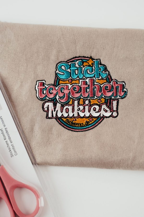 Stickdatei »Stick together Makies!«